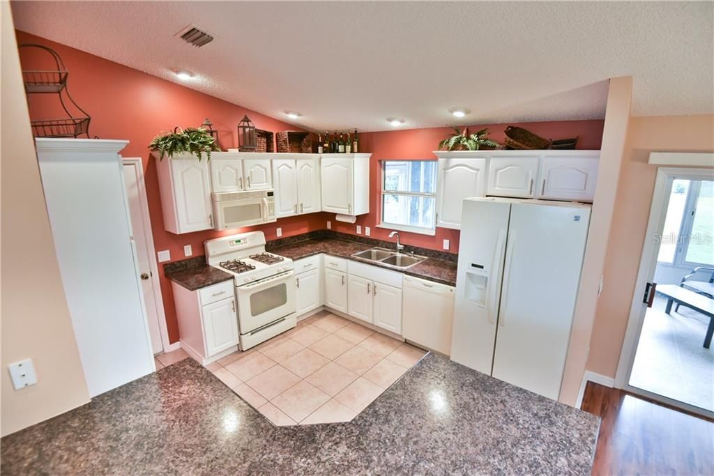 Recently Sold: $269,000 (2 beds, 2 baths, 1142 Square Feet)