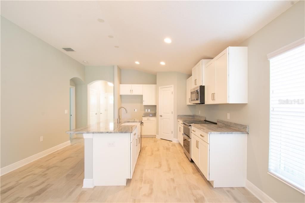 Recently Sold: $443,740 (3 beds, 2 baths, 1582 Square Feet)