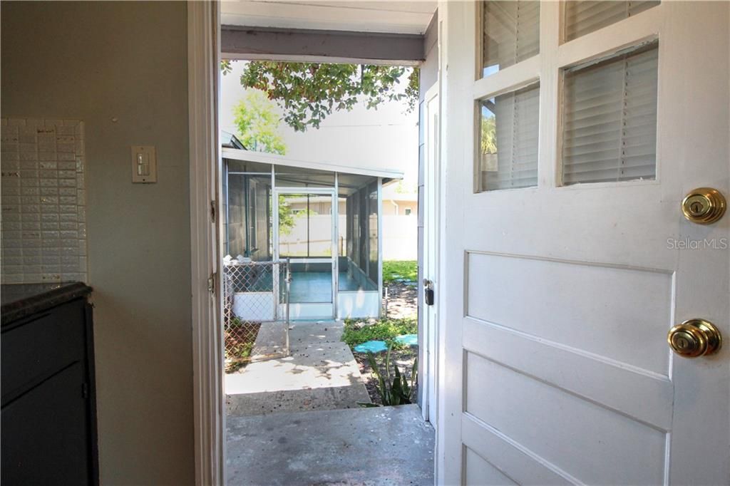 Recently Sold: $239,000 (2 beds, 1 baths, 876 Square Feet)