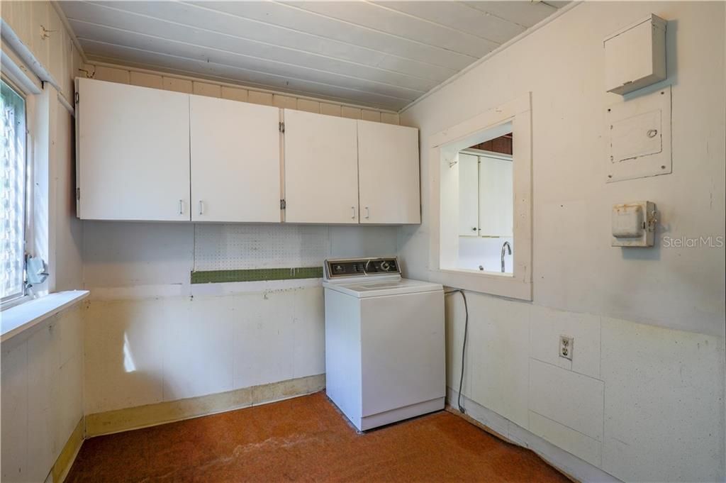 Active With Contract: $145,000 (2 beds, 1 baths, 792 Square Feet)