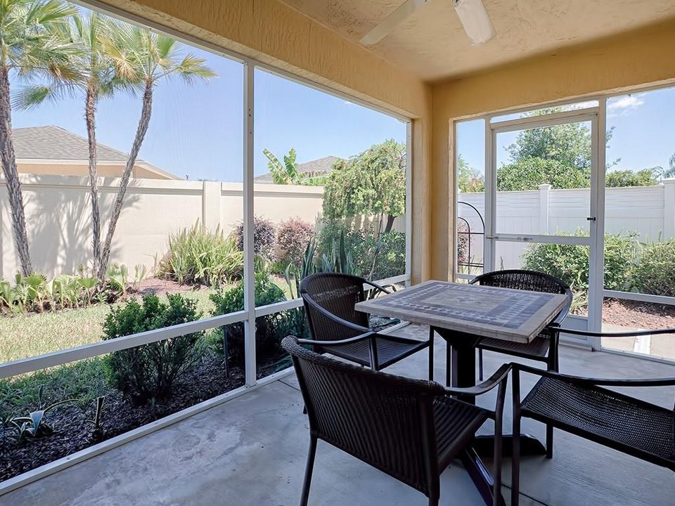 ENJOY YOUR MORNING COFFEE ON YOUR SCREENED LANAI ... NICE AND PRIVATE.