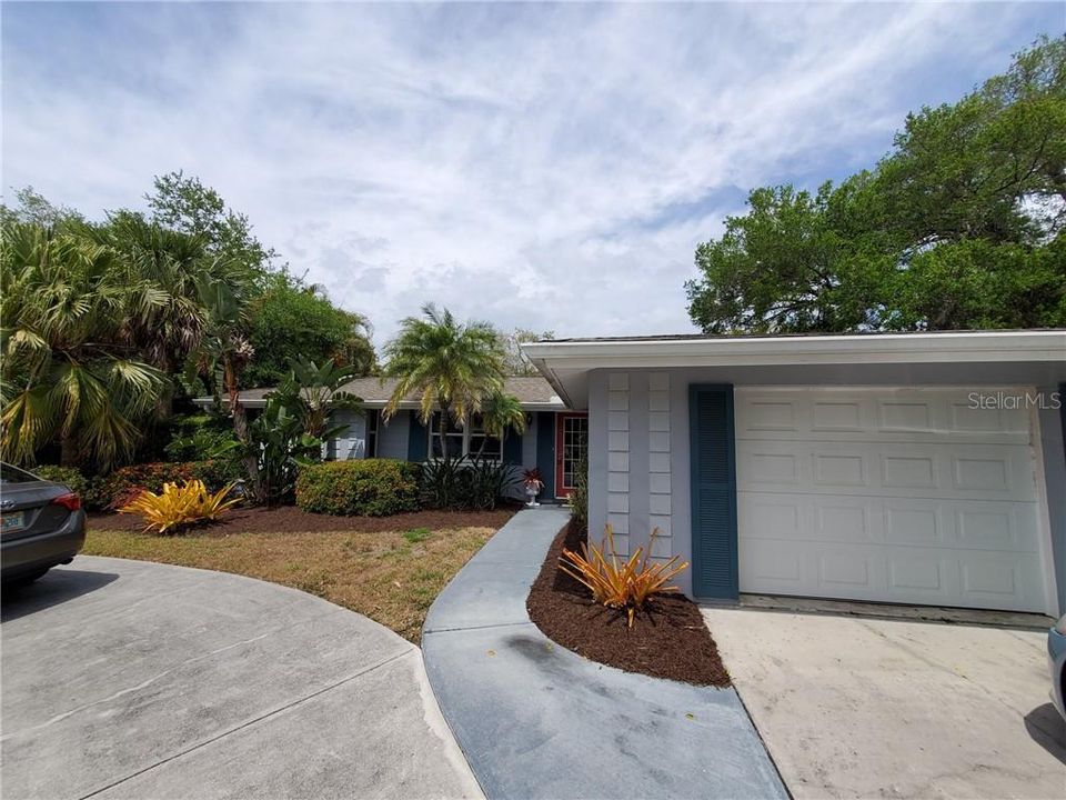 Recently Sold: $330,000 (2 beds, 2 baths, 1469 Square Feet)