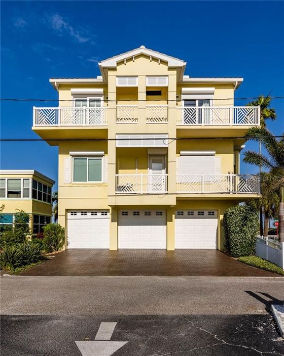 Recently Sold: $3,999,000 (5 beds, 5 baths, 4464 Square Feet)