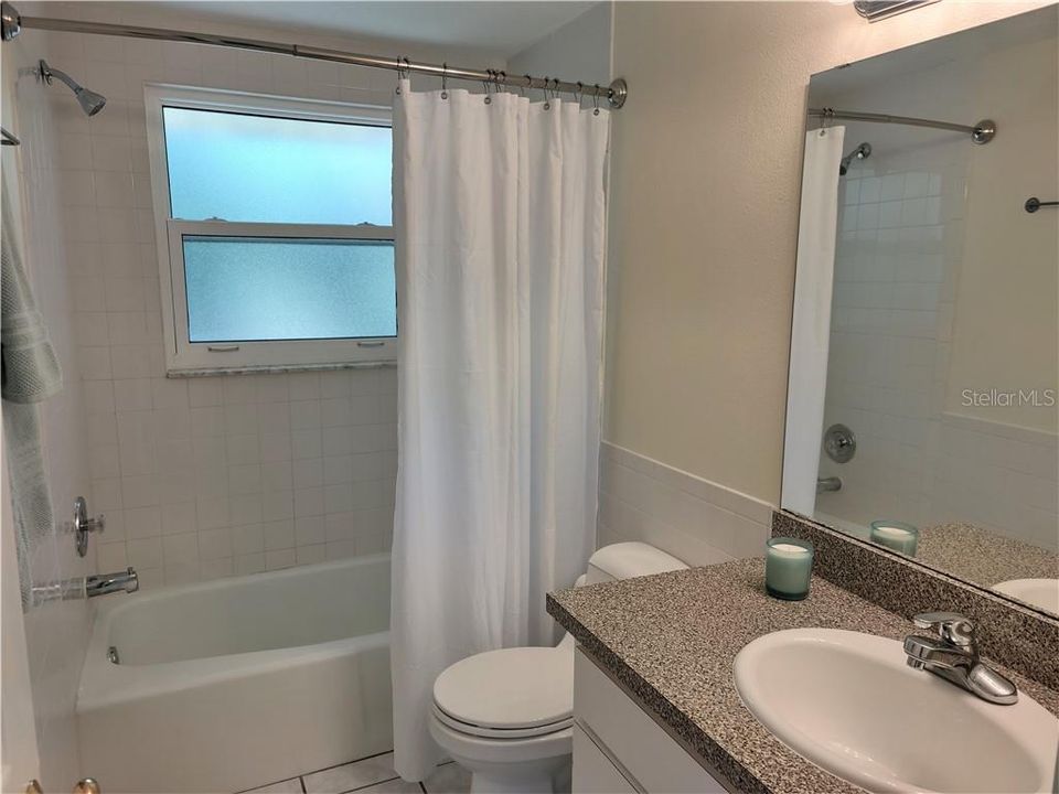 Recently Rented: $1,400 (2 beds, 1 baths, 977 Square Feet)