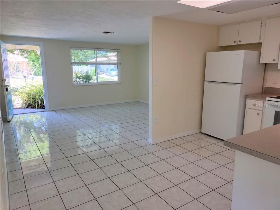 Recently Rented: $1,400 (2 beds, 1 baths, 977 Square Feet)