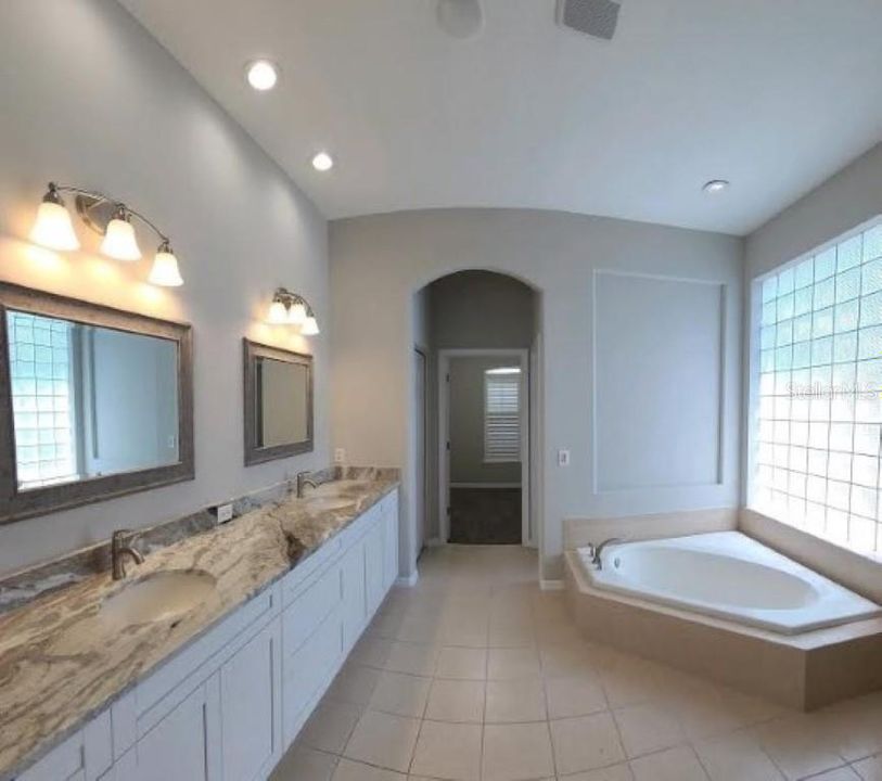 Недавно арендовано: $4,500 (5 спален, 3 ванн, 4041 Квадратных фут)