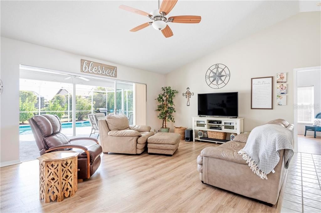 Recently Sold: $400,000 (4 beds, 2 baths, 2104 Square Feet)
