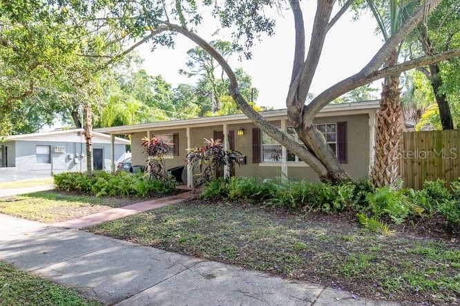 Recently Sold: $350,000 (3 beds, 2 baths, 1204 Square Feet)