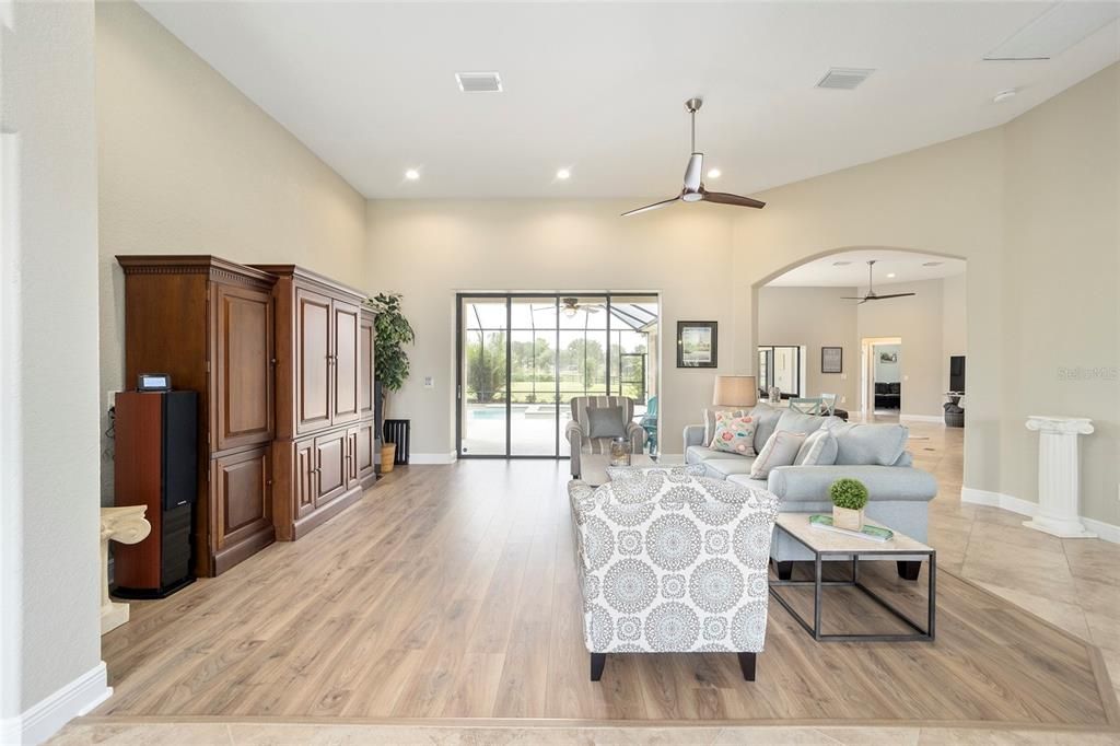 Recently Sold: $949,000 (4 beds, 4 baths, 4389 Square Feet)