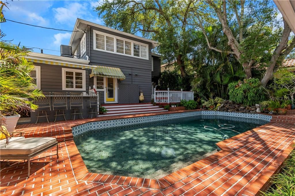 Recently Sold: $1,500,000 (4 beds, 2 baths, 3051 Square Feet)