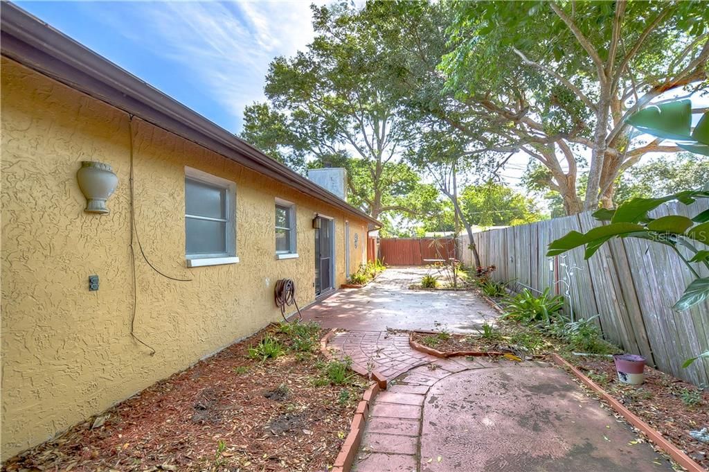 Recently Sold: $258,900 (3 beds, 2 baths, 1224 Square Feet)