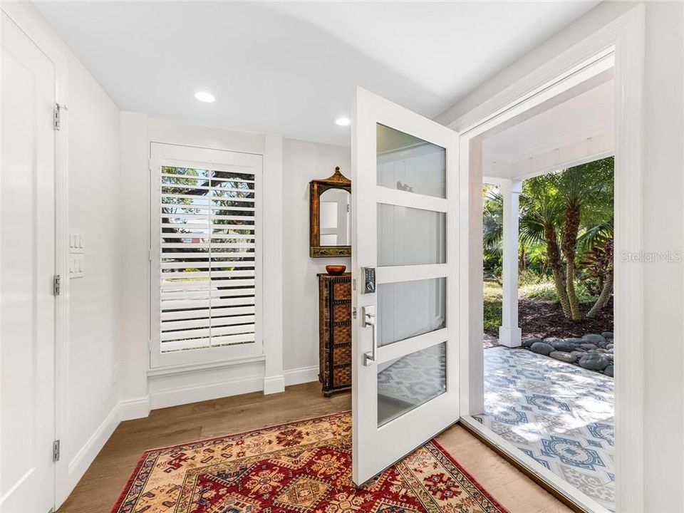 Recently Sold: $1,800,000 (3 beds, 2 baths, 2524 Square Feet)