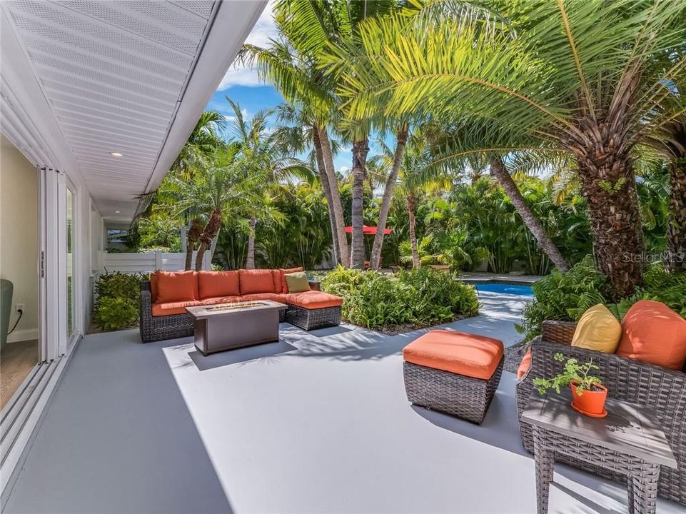 Recently Sold: $1,800,000 (3 beds, 2 baths, 2524 Square Feet)