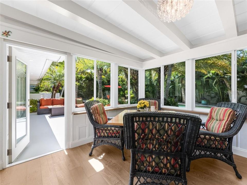 Recently Sold: $1,800,000 (3 beds, 2 baths, 2524 Square Feet)