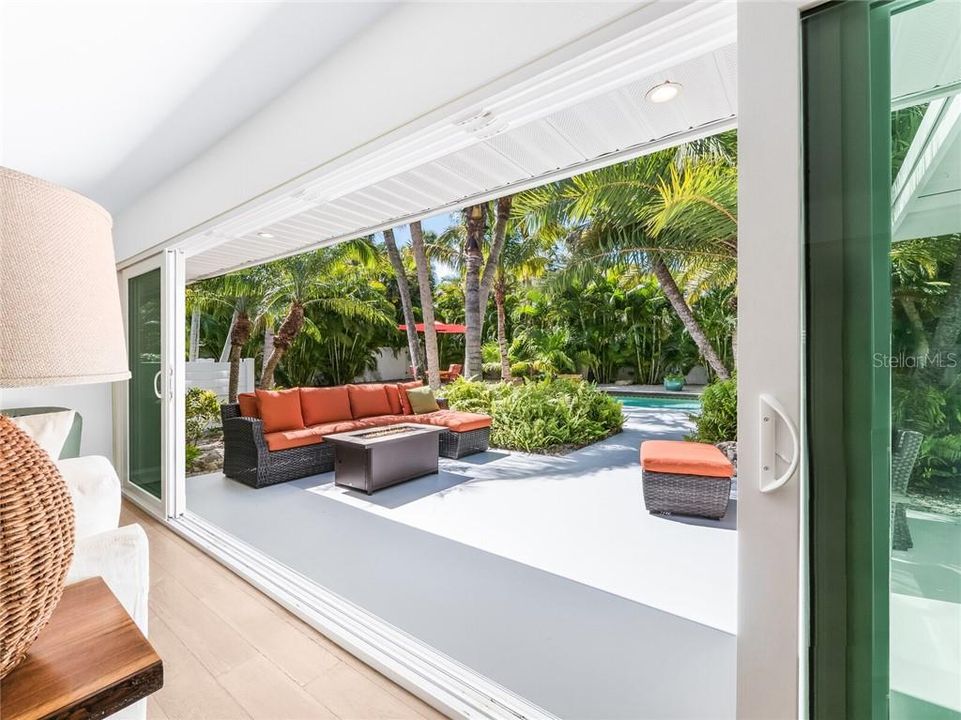 Recently Sold: $1,800,000 (3 beds, 2 baths, 2524 Square Feet)