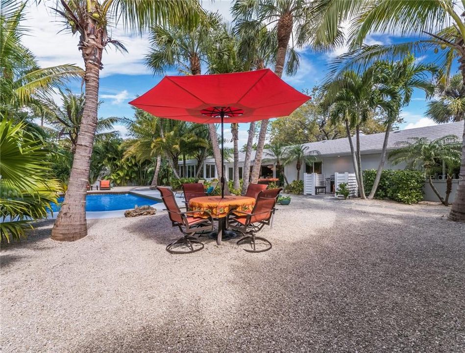 Recently Sold: $1,800,000 (3 beds, 2 baths, 2524 Square Feet)