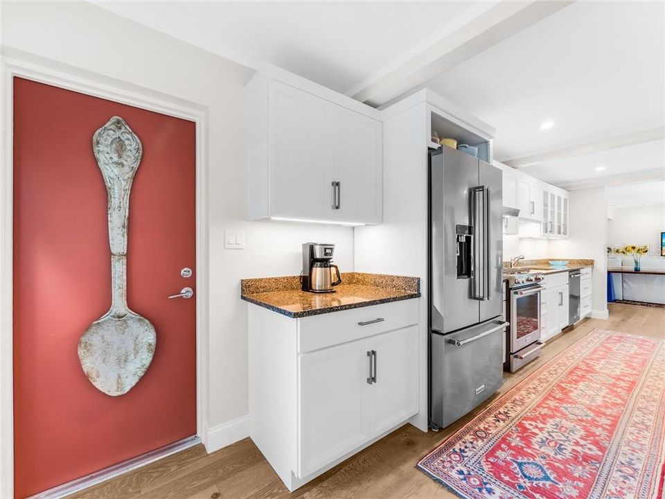 Recently Sold: $1,800,000 (3 beds, 2 baths, 2524 Square Feet)