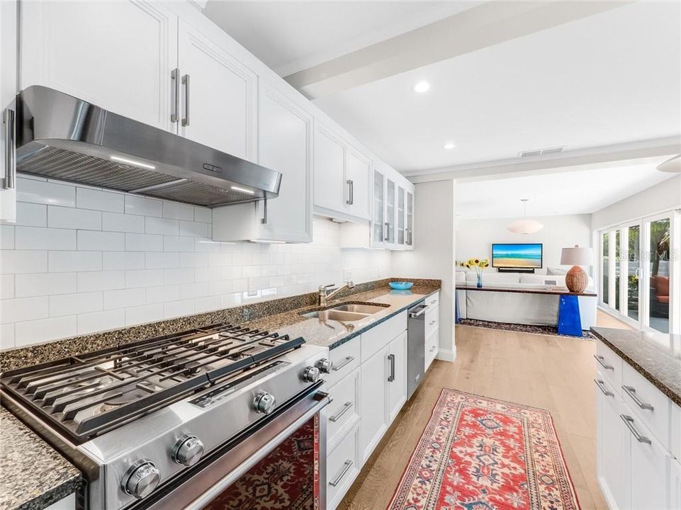 Recently Sold: $1,800,000 (3 beds, 2 baths, 2524 Square Feet)