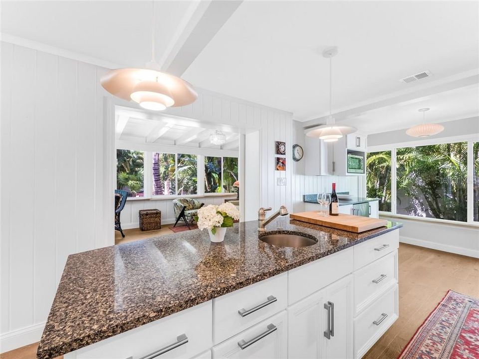 Recently Sold: $1,800,000 (3 beds, 2 baths, 2524 Square Feet)