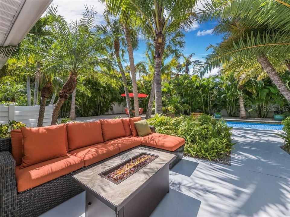 Recently Sold: $1,800,000 (3 beds, 2 baths, 2524 Square Feet)