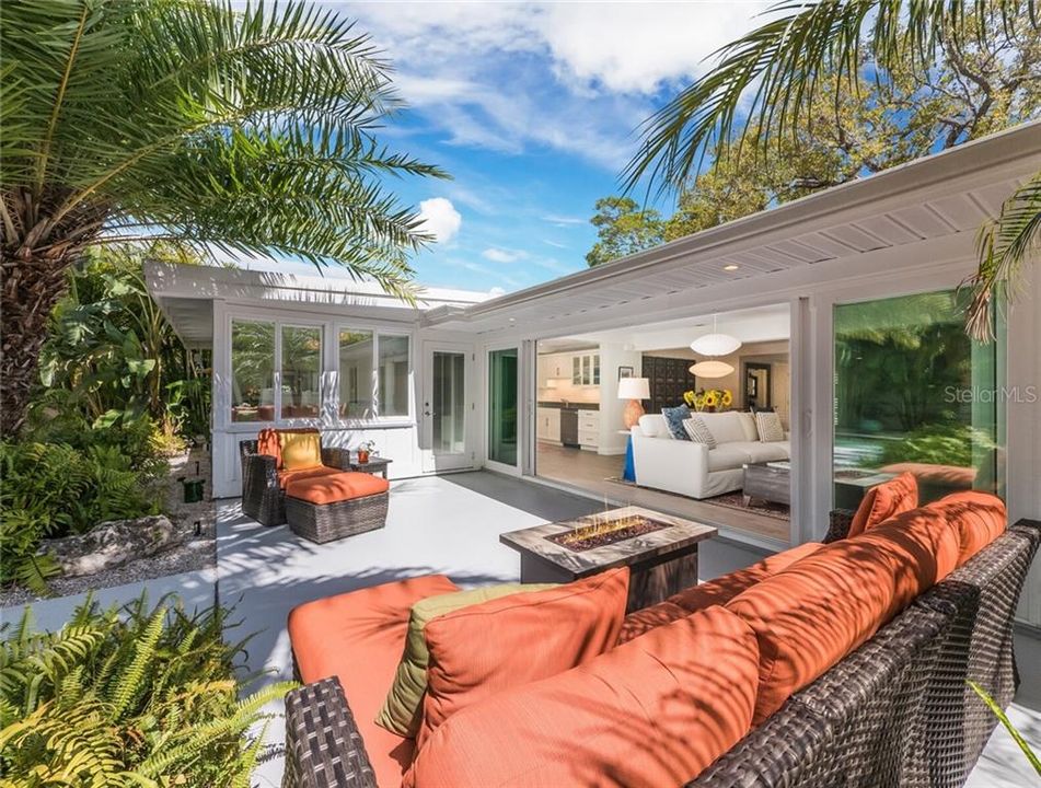 Recently Sold: $1,800,000 (3 beds, 2 baths, 2524 Square Feet)