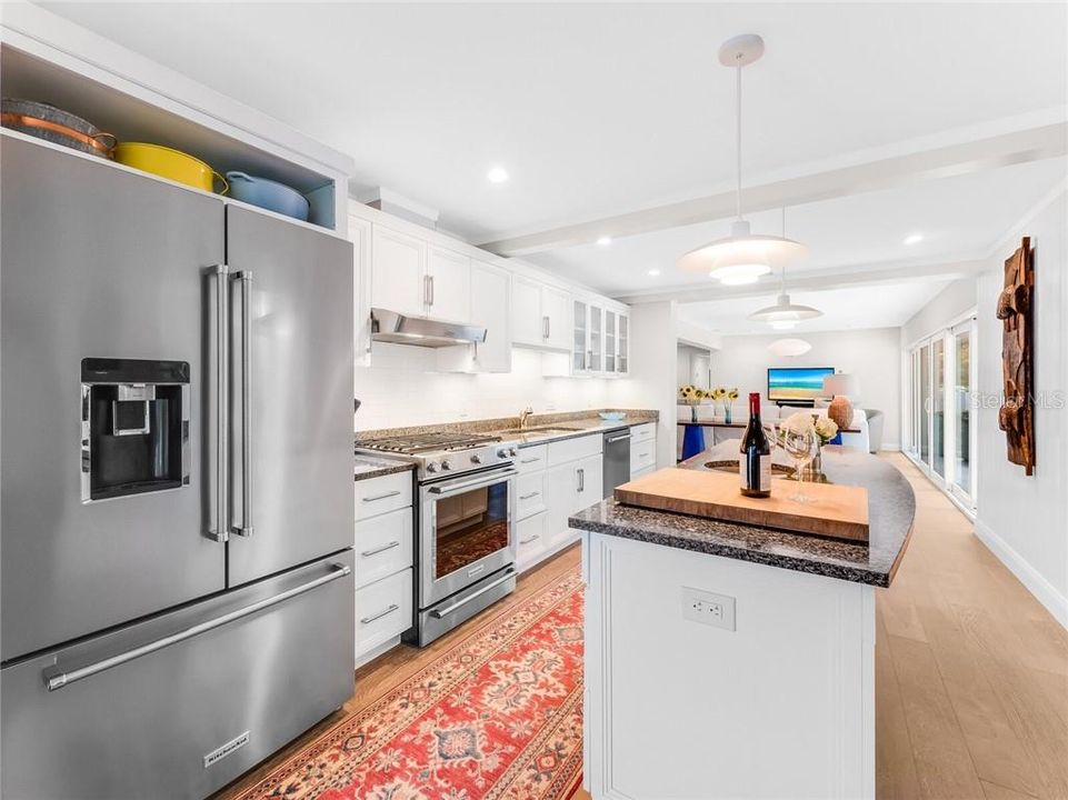 Recently Sold: $1,800,000 (3 beds, 2 baths, 2524 Square Feet)