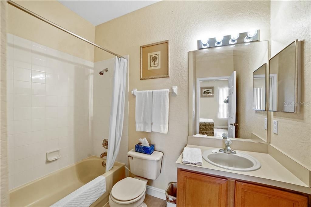 Недавно продано: $192,500 (4 спален, 3 ванн, 1856 Квадратных фут)