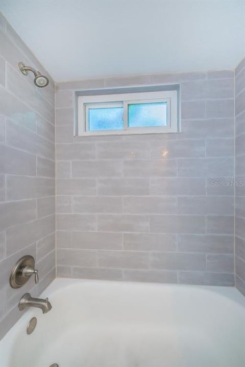 Updated Tub/shower in guest bath
