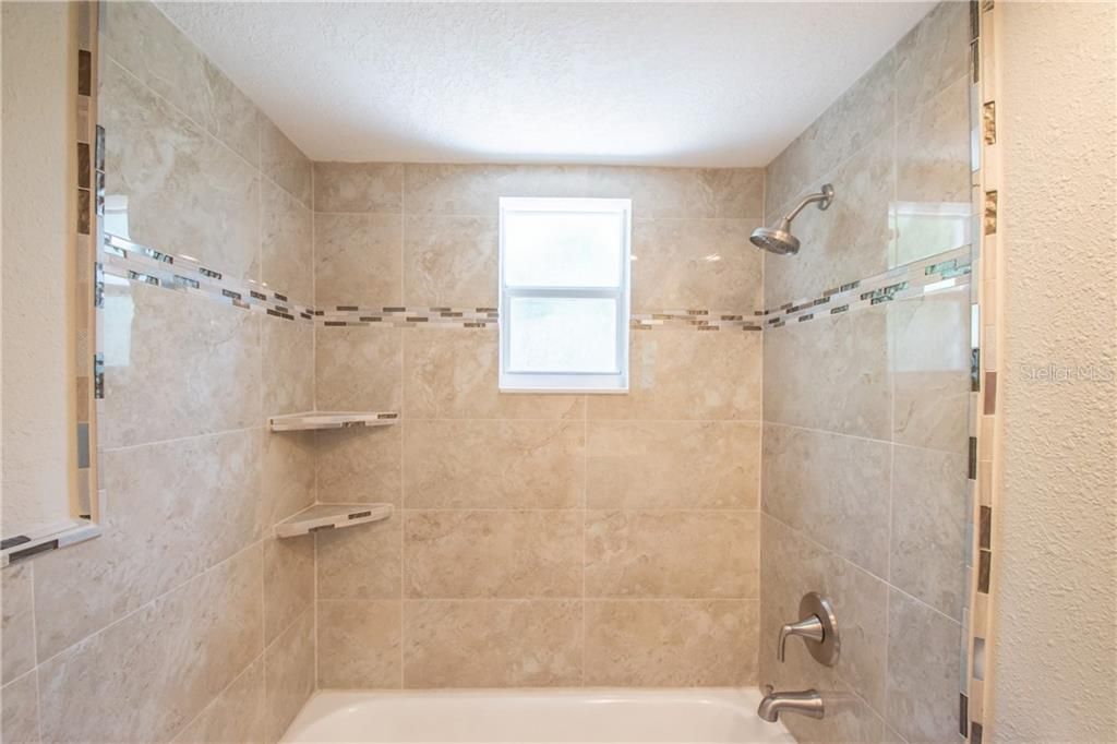 Recently Sold: $159,900 (2 beds, 2 baths, 1097 Square Feet)
