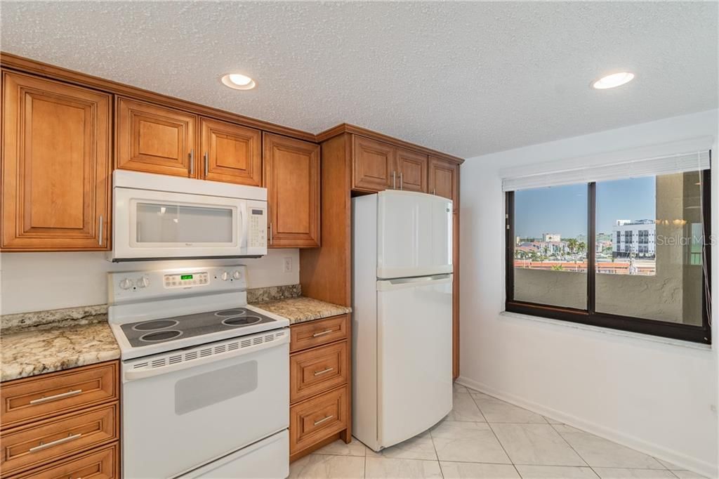 Recently Sold: $549,900 (1 beds, 1 baths, 940 Square Feet)
