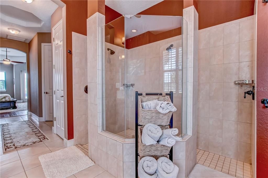 最近售出: $925,000 (4 贝兹, 3 浴室, 3639 平方英尺)