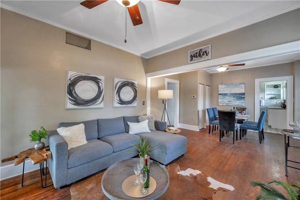 Recently Sold: $349,000 (2 beds, 1 baths, 958 Square Feet)