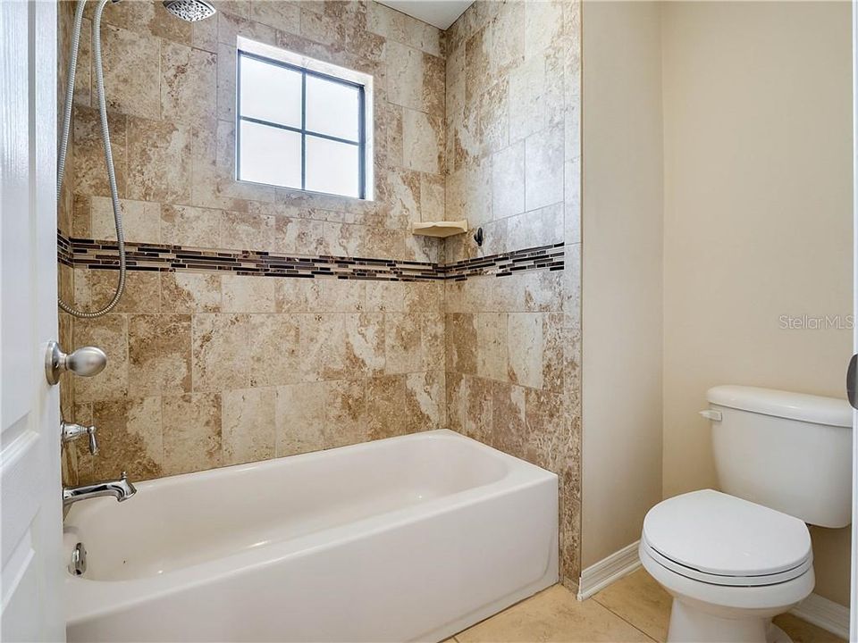 最近售出: $459,000 (4 贝兹, 3 浴室, 3004 平方英尺)