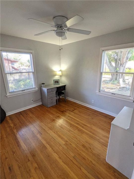 Recently Sold: $269,000 (2 beds, 1 baths, 958 Square Feet)