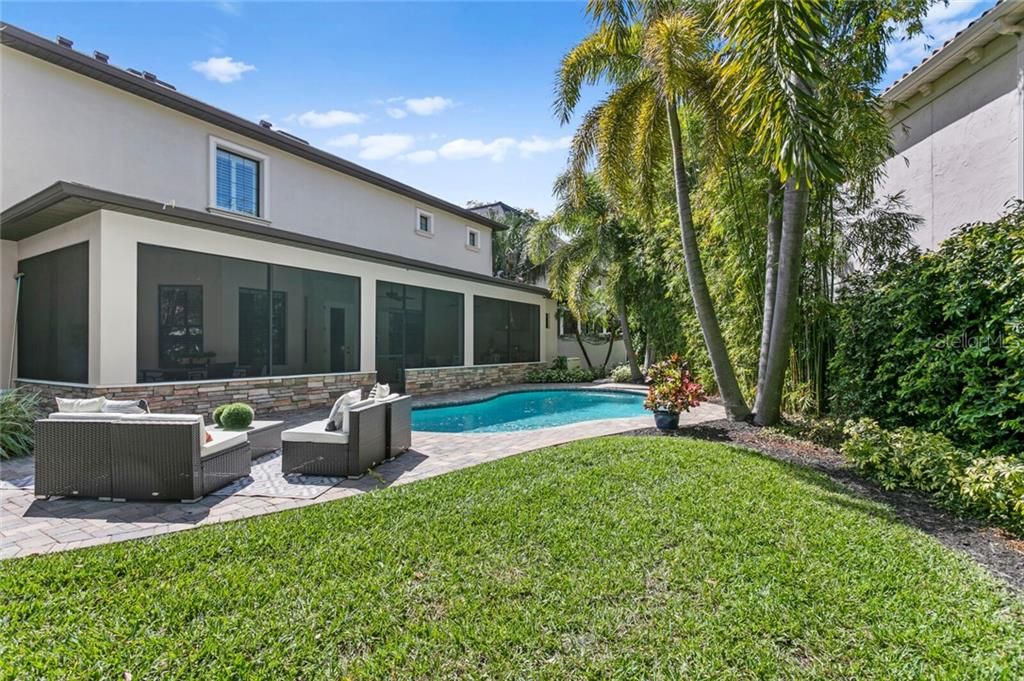 Recently Sold: $2,249,000 (5 beds, 4 baths, 5530 Square Feet)