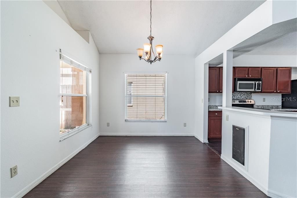Recently Sold: $295,000 (3 beds, 2 baths, 1933 Square Feet)