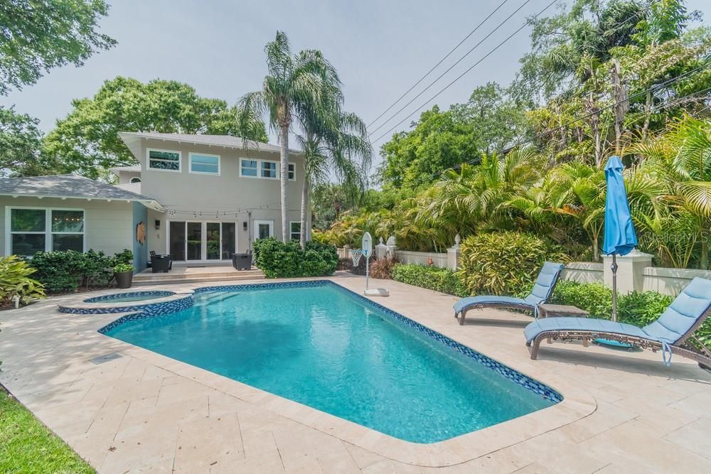 Recently Sold: $1,700,000 (5 beds, 5 baths, 3425 Square Feet)