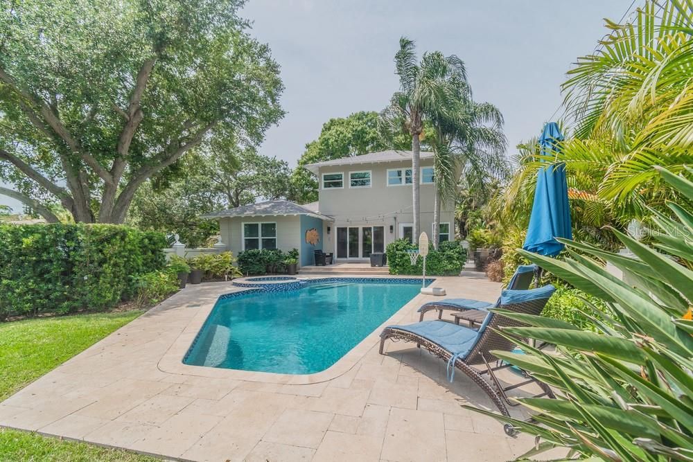 Recently Sold: $1,700,000 (5 beds, 5 baths, 3425 Square Feet)