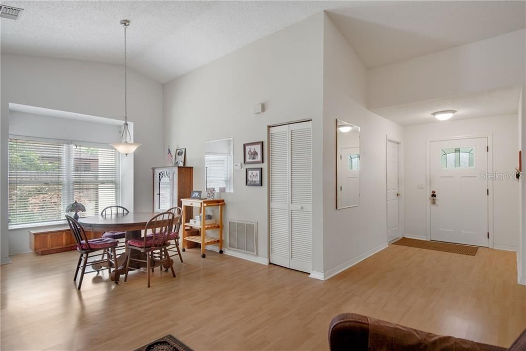 Recently Sold: $285,000 (3 beds, 2 baths, 1586 Square Feet)