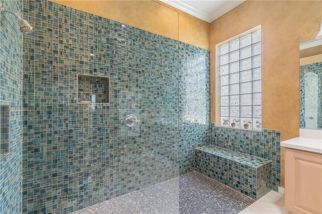 Недавно продано: $310,000 (2 спален, 2 ванн, 1929 Квадратных фут)