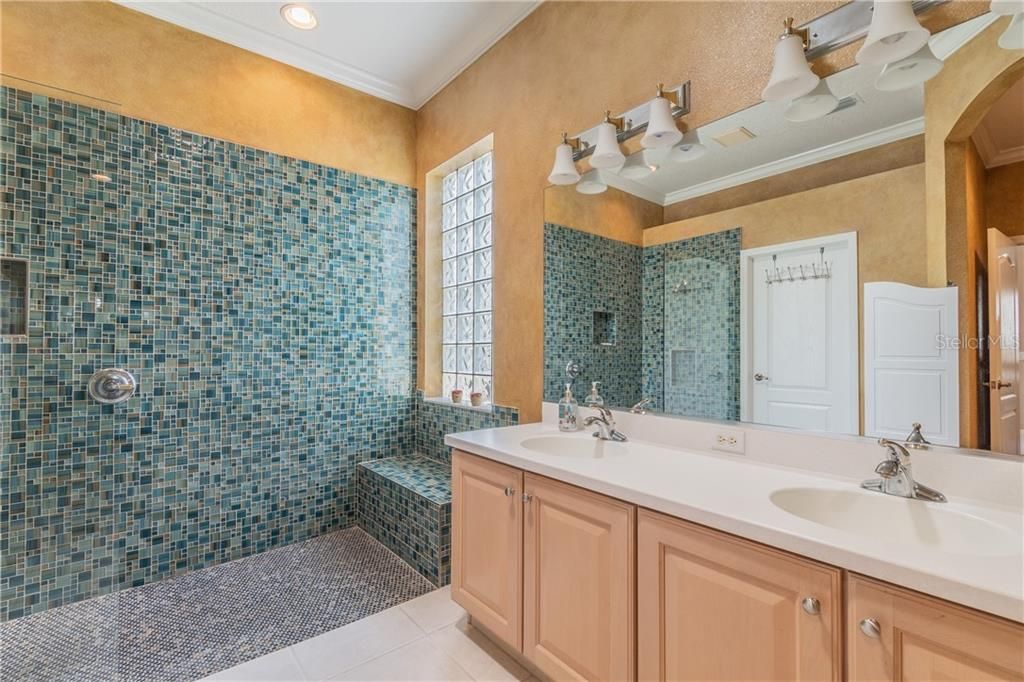 最近售出: $310,000 (2 贝兹, 2 浴室, 1929 平方英尺)