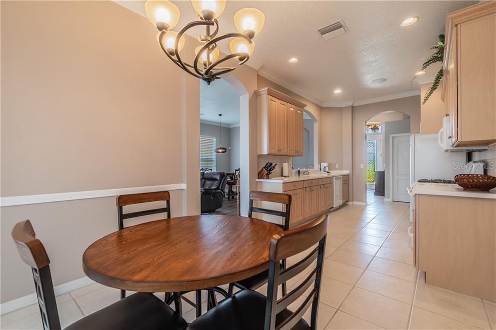 Recently Sold: $310,000 (2 beds, 2 baths, 1929 Square Feet)