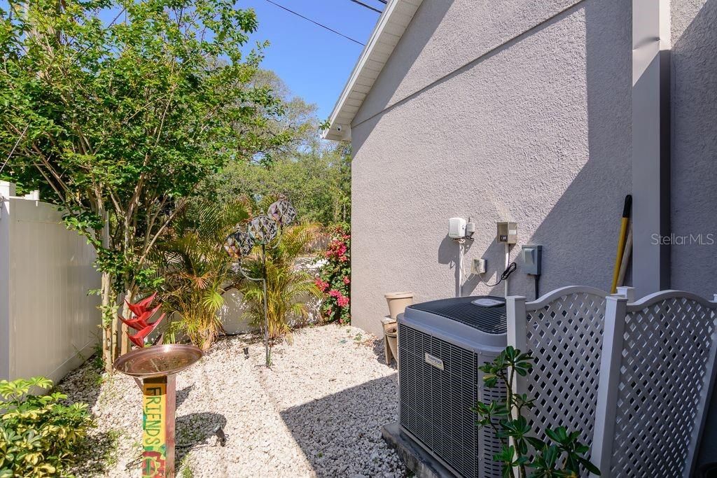 Recently Sold: $550,000 (3 beds, 2 baths, 1401 Square Feet)