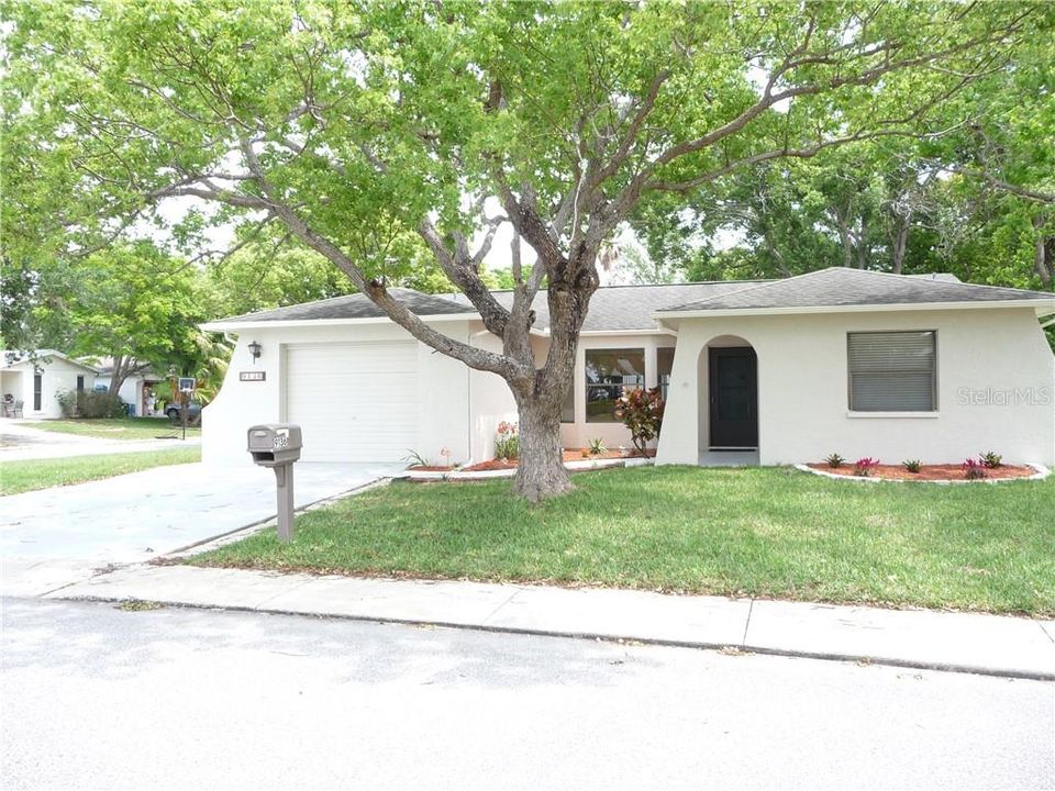 Recently Sold: $185,000 (3 beds, 2 baths, 1574 Square Feet)