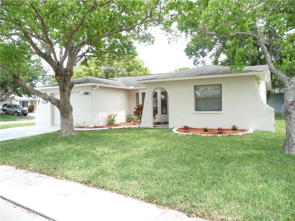 Recently Sold: $185,000 (3 beds, 2 baths, 1574 Square Feet)