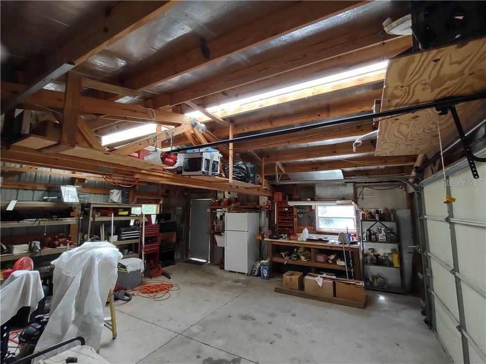 Spacious workshop/ Garage