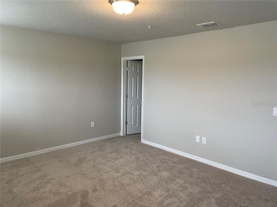 Recently Rented: $2,000 (3 beds, 2 baths, 1566 Square Feet)