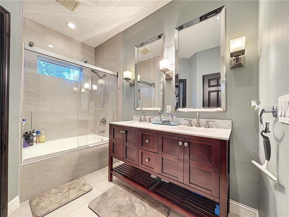最近售出: $340,000 (4 贝兹, 2 浴室, 1935 平方英尺)