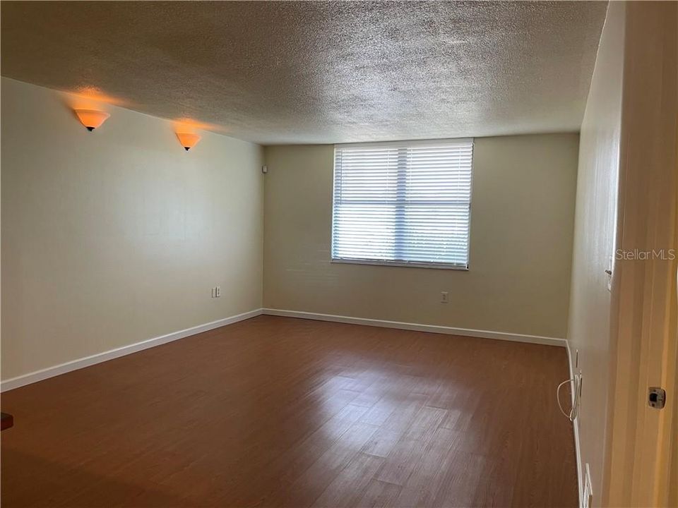 Recently Sold: $95,000 (1 beds, 1 baths, 701 Square Feet)