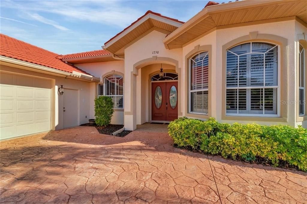 Recently Sold: $715,000 (4 beds, 4 baths, 3186 Square Feet)